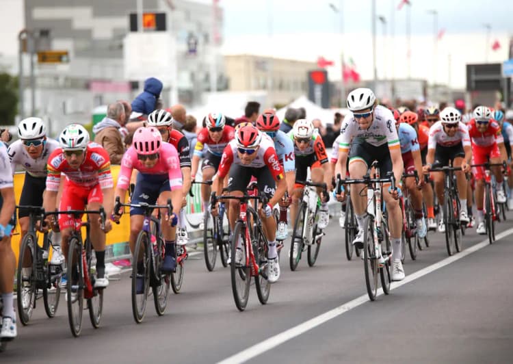 Giro d’Italia 2025. Kiedy wyścig dookoła Włoch? Kto faworytem bukmacherów? Gdzie oglądać live? Najważniejsze informacje