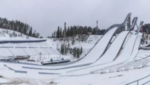 Lahti HS130. Konkurs indywidualny i konkurs duetów Pucharu Świata w skokach narciarskich 2024/2025. Kiedy zawody? Harmonogram, faworyci bukmacherów i transmisje live